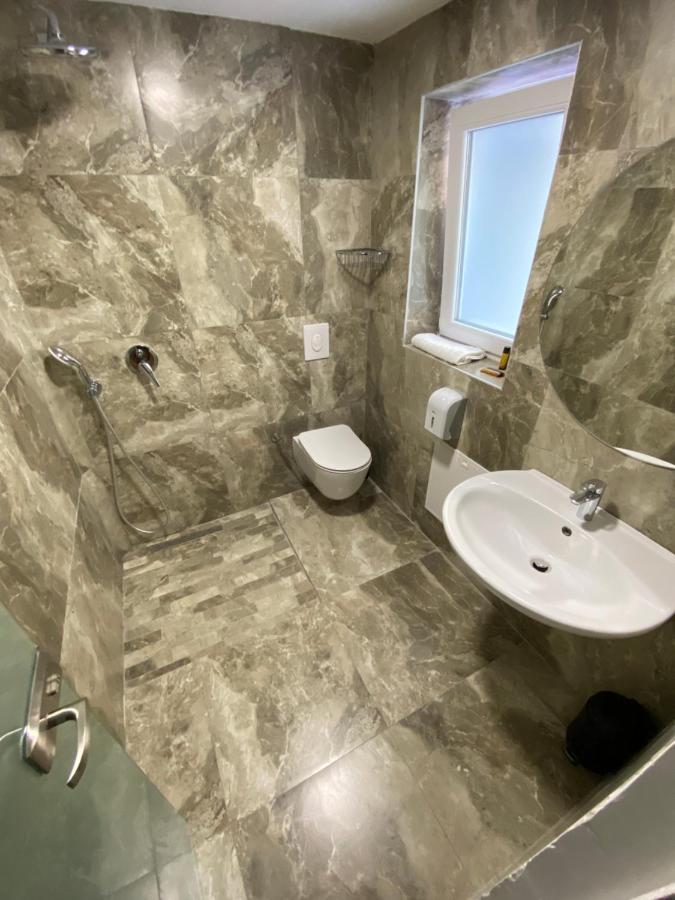 Venis Hotel Tirana Eksteriør billede